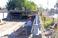 Luis Cetraro.&nbsp;OBRADOR. Con doble l&iacute;nea de construcci&oacute;n se hacen los 20 tramos con que se armar&aacute; el tablero. Para cada uno son necesarios 24 metros c&uacute;bicos de hormig&oacute;n.