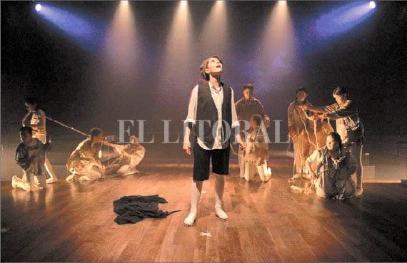 Realizadores Se trata de una obra escrita y dirigida por Mario Barissi. Están previstas tres funciones, el viernes 31, sábado 1 y domingo 2, a las 21.